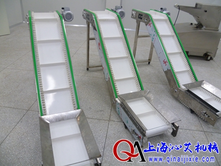 裙邊擋板皮帶爬坡機